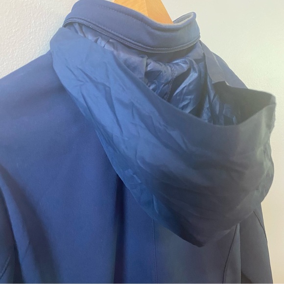 Women’s Nike Navy Jacket size Medium - Picture 9 of 12